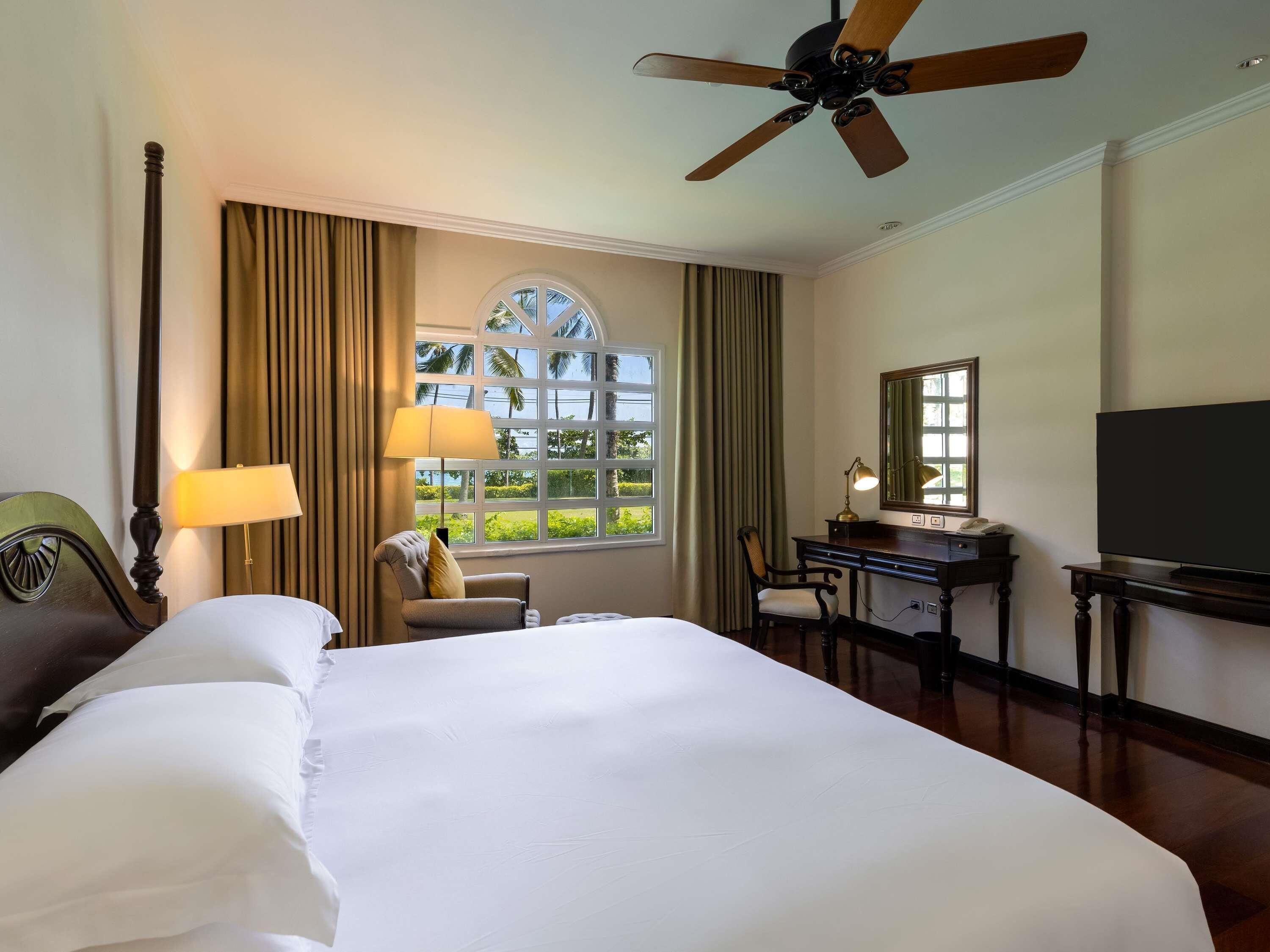 Premium bedding, down comforters, minibar, in-room safe