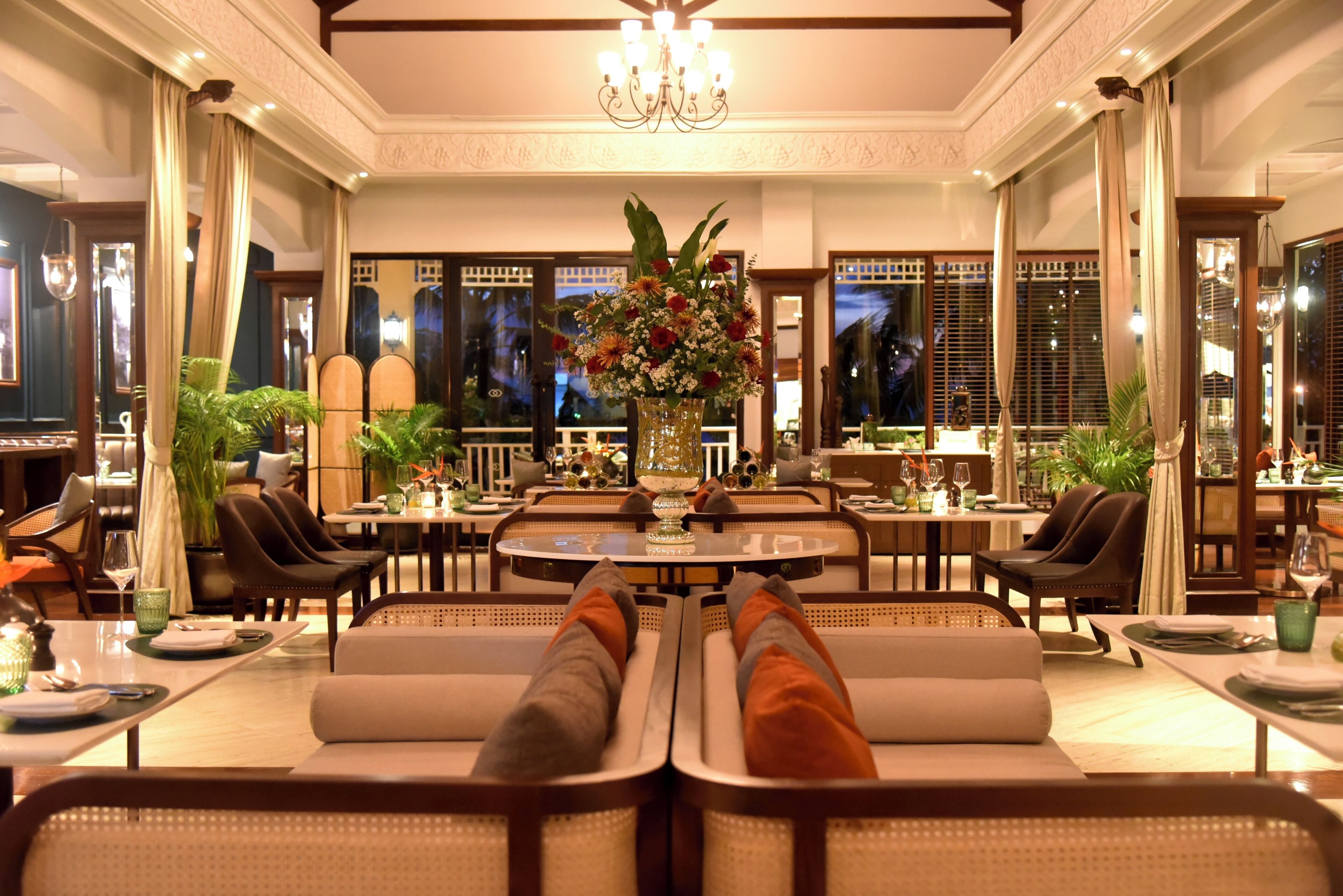 4 restaurants, breakfast, lunch, dinner served; international cuisine