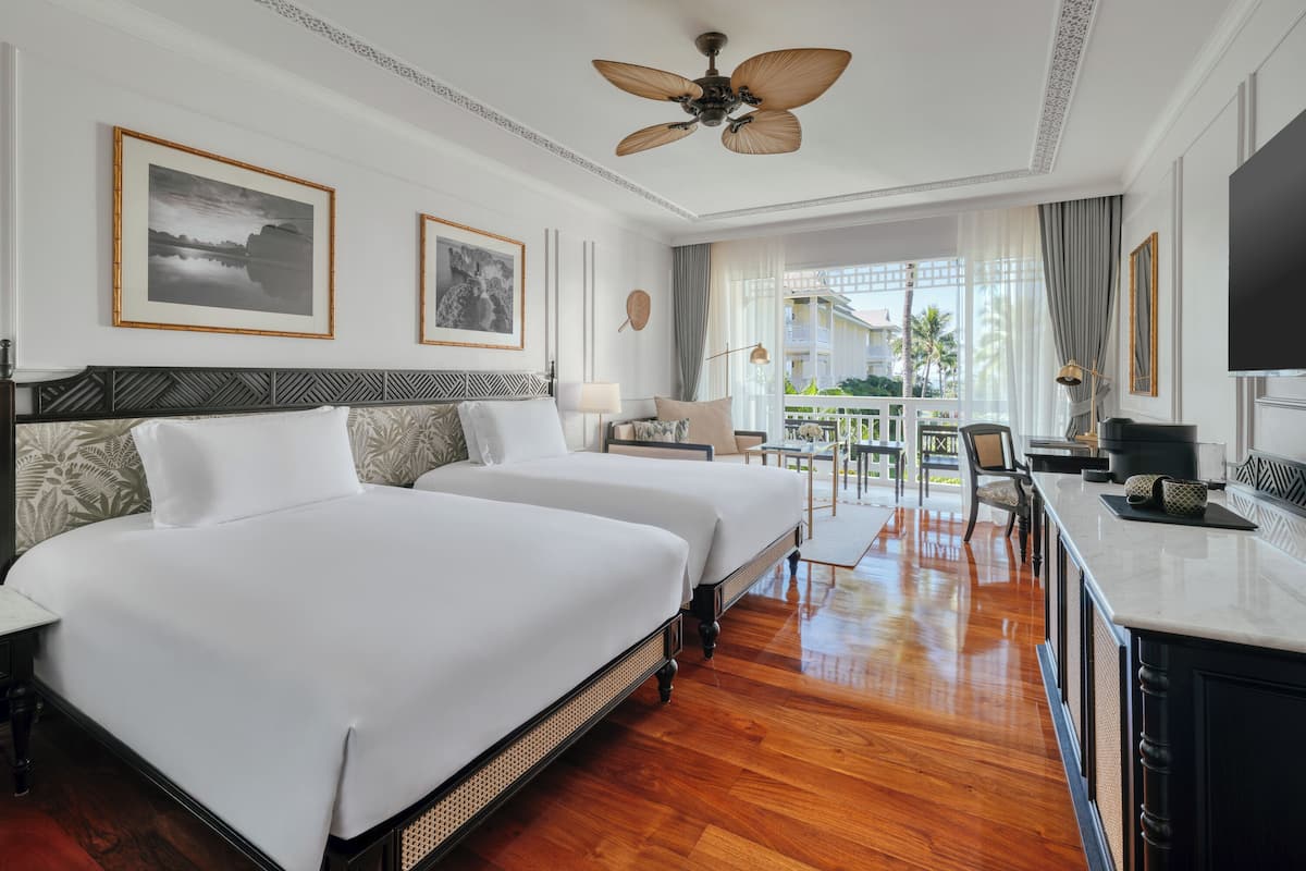 Signature Single Room, 2 Katil Bujang (Single), Balcony | Peralatan tempat tidur premium, gebar bulu kapas, bar mini