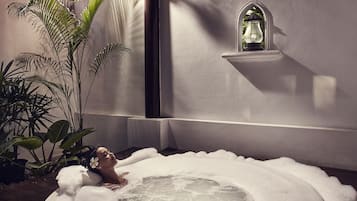 Tina de hidromasaje, baño turco o hammam y tratamientos corporales