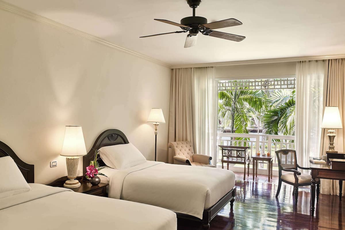 1 bedroom, premium bedding, down duvets, minibar
