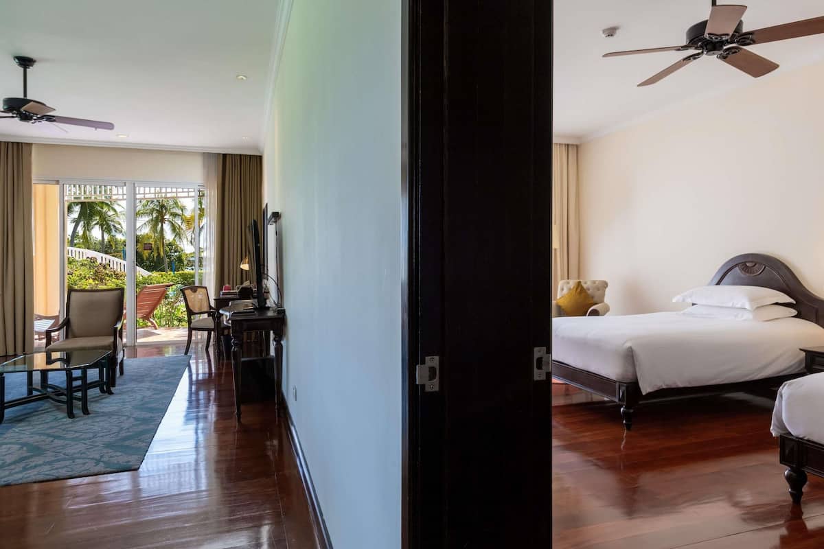 Suite Club, 2 habitaciones, vista al mar (Club Millesime Access) | Ropa de cama de alta calidad, edredón y minibar