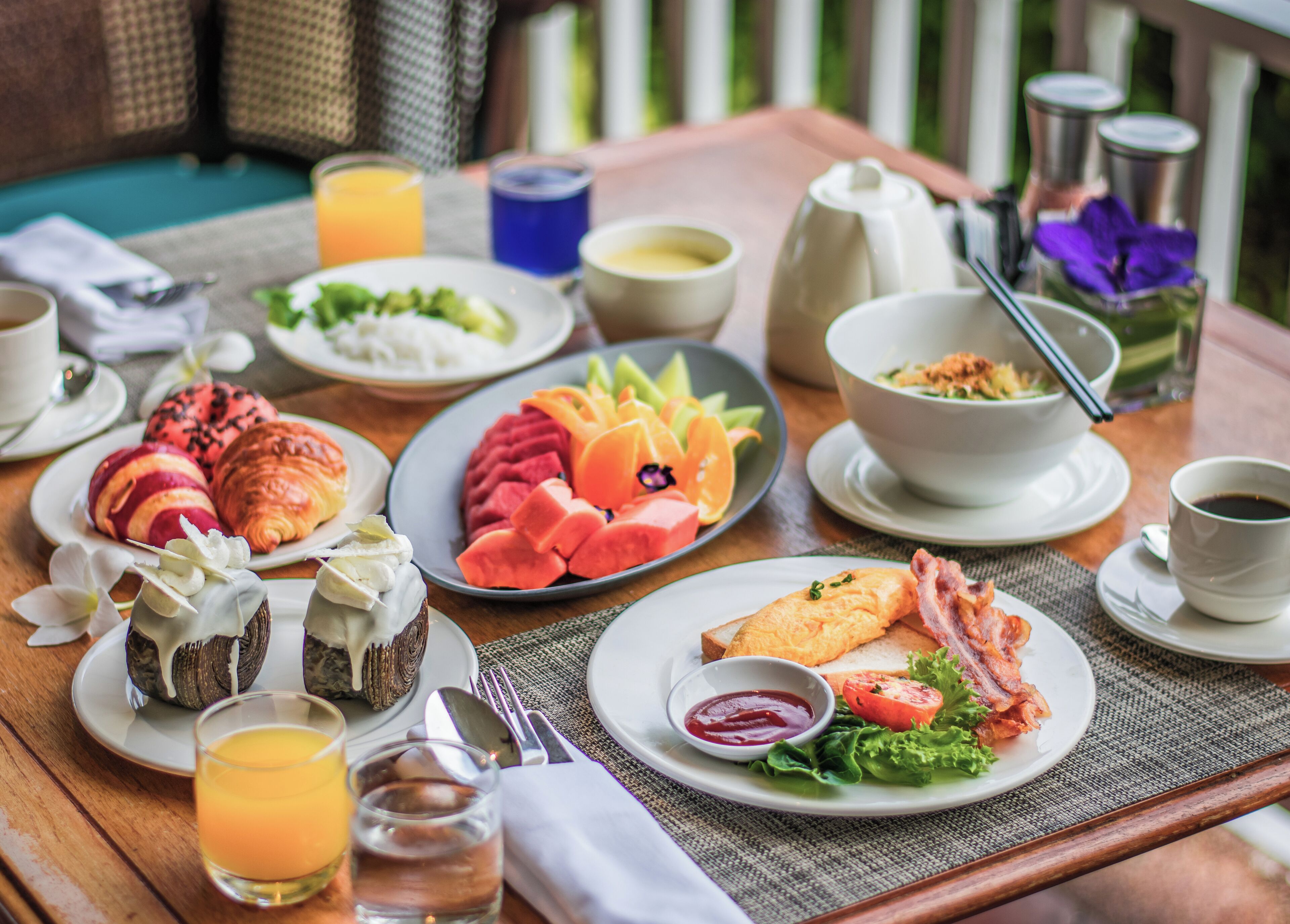 daily buffet breakfast (thb 1000 per person)