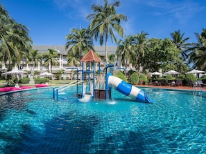 Outdoor pool, pool umbrellas, sun loungers