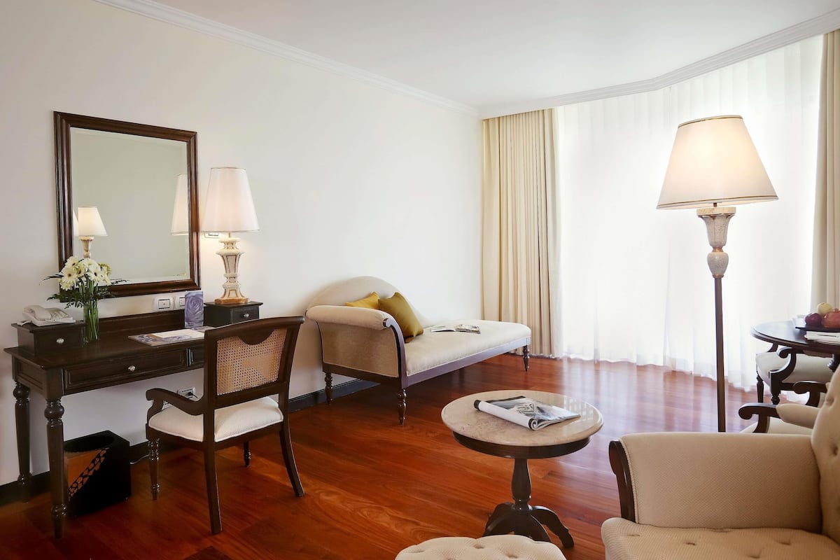 1 bedroom, premium bedding, down duvets, minibar