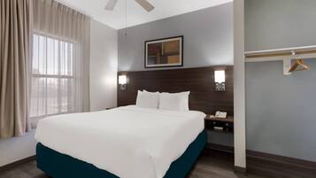 Suite, 1 King Bed with Sofa bed, Non Smoking | Pillowtop beds, desk, blackout drapes, iron/ironing board