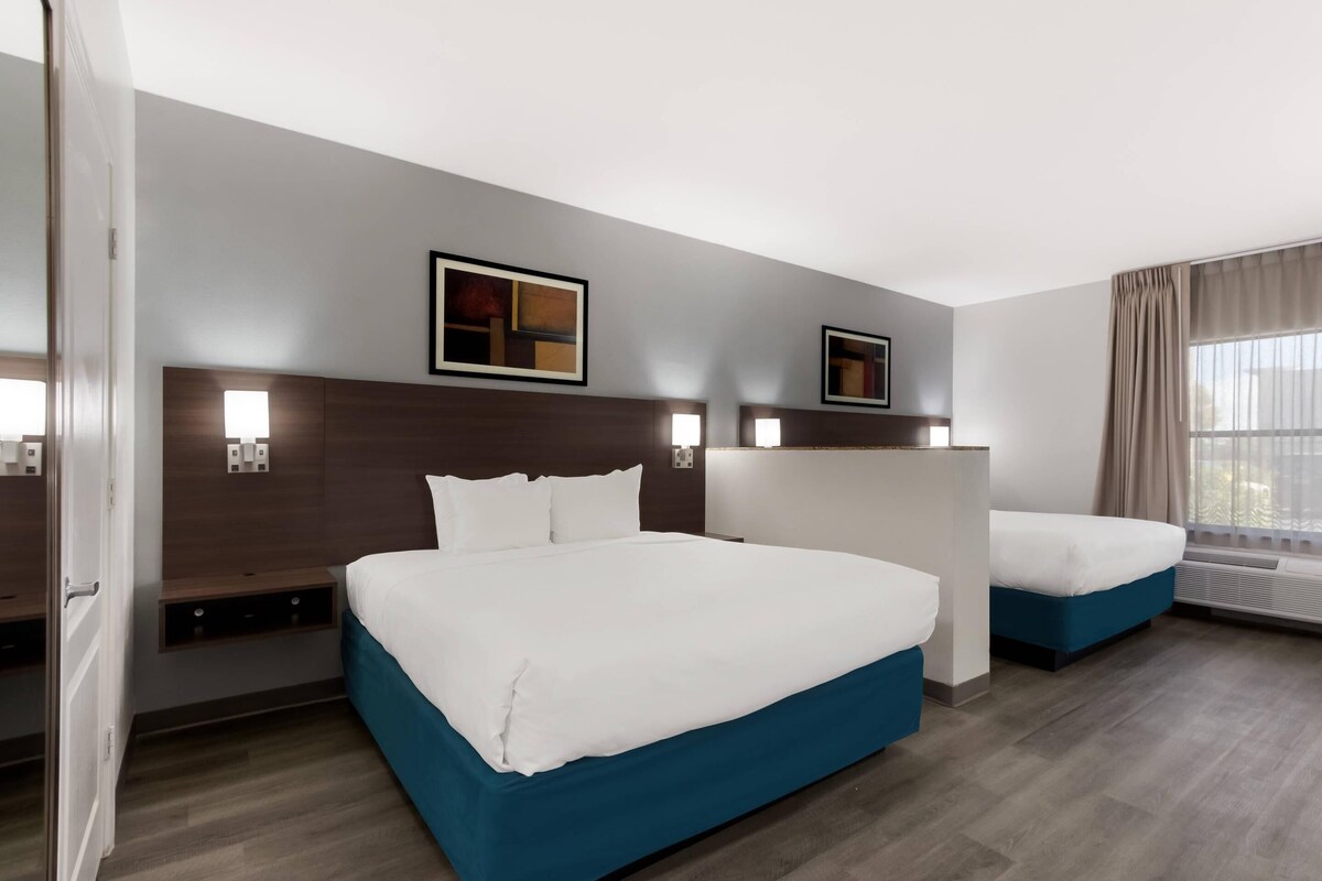 Suite, Meerdere bedden, niet-roken | Pillowtop-bedden, een bureau, verduisterende gordijnen