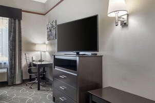 Colchones con pillow-top, escritorio y espacio para trabajar con laptop