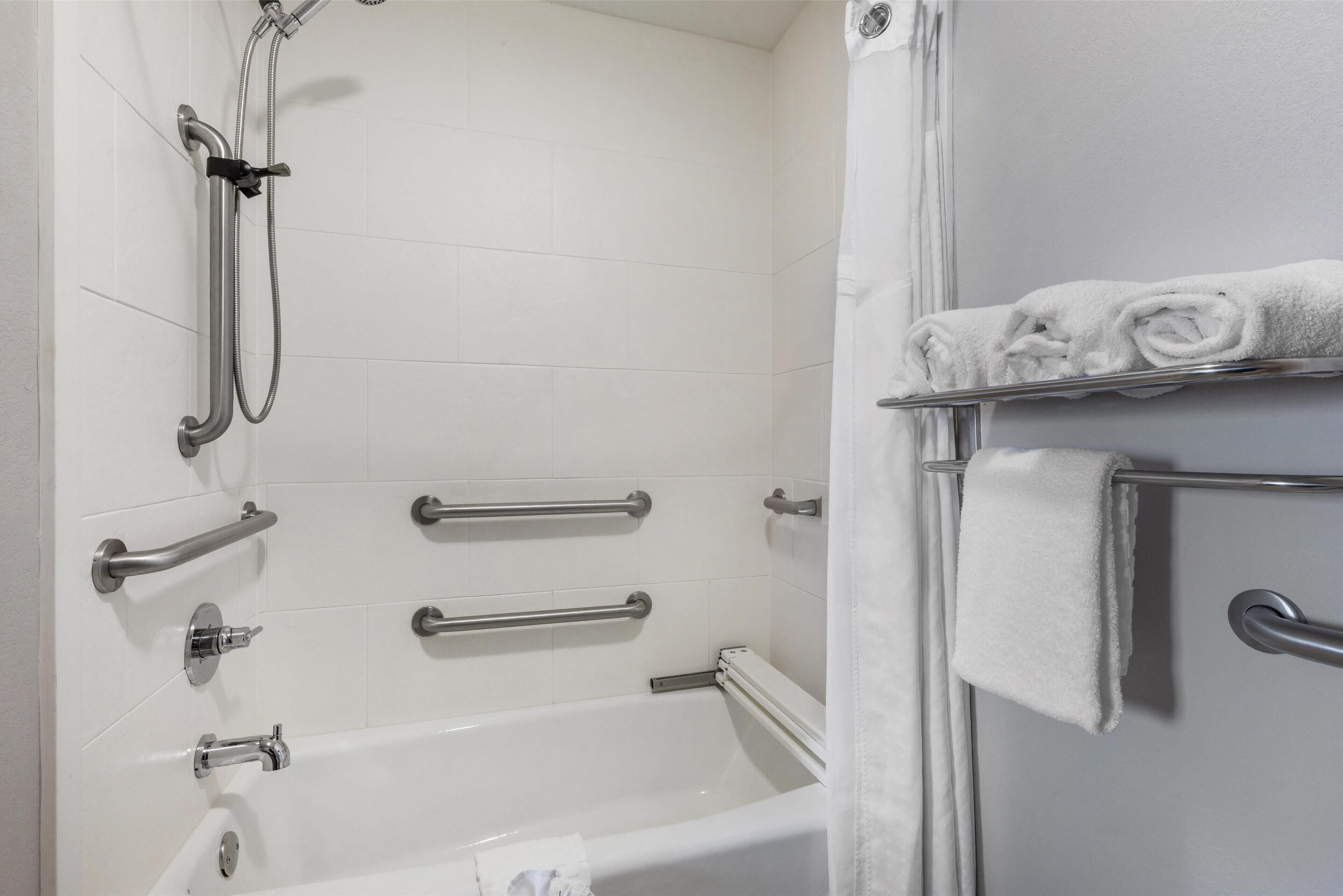 standard room, multiple beds, accessible, bathtub | bathroom | free toiletries, hair dryer, towels, soap