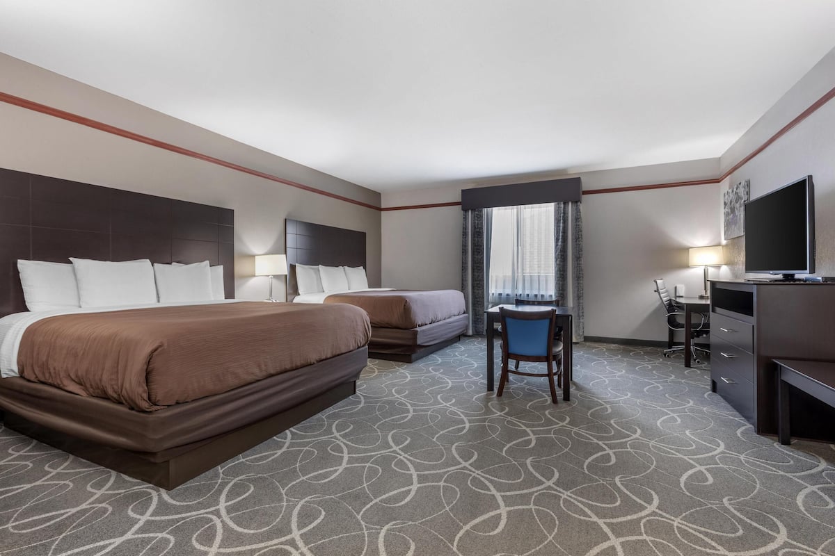 Standard Room, Multiple Beds, Non Smoking, Refrigerator & Microwave