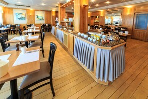 Petit déjeuner complet compris tous les jours