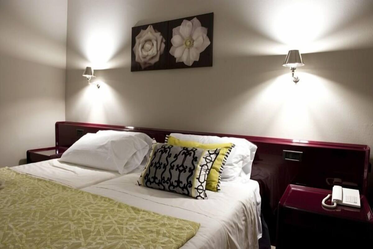 standard double room | minibar, in-room safe, desk, soundproofing