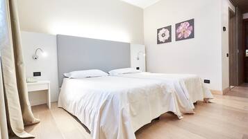 Minibar, Zimmersafe, Schreibtisch, schallisolierte Zimmer