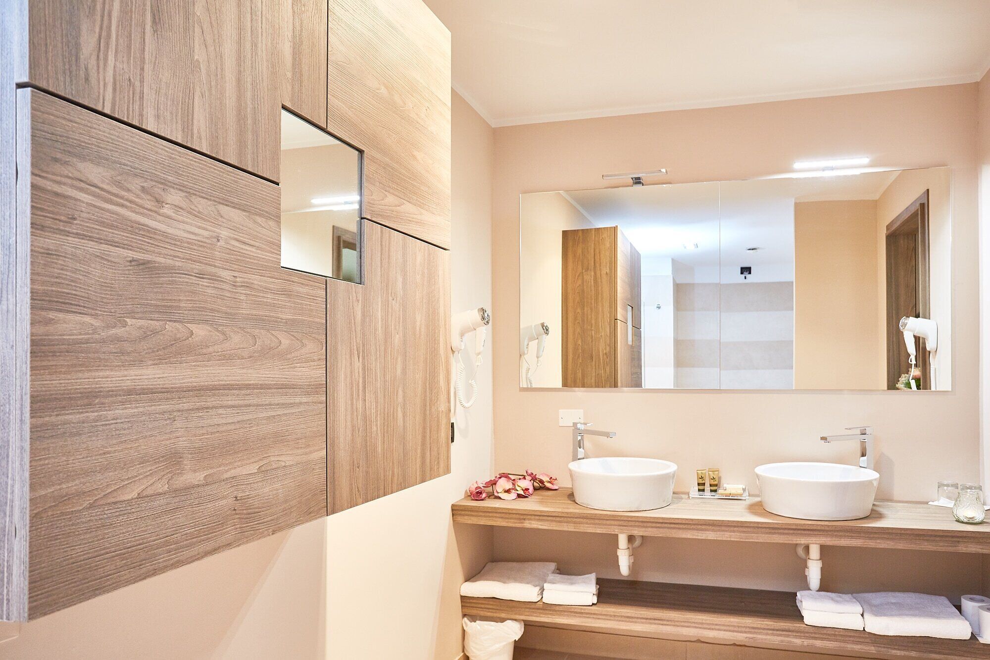 comfort double room single use | bathroom | rainfall showerhead, free toiletries, hair dryer, slippers