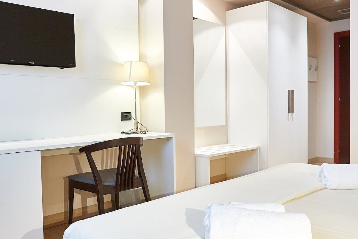 double room single use | minibar, in-room safe, desk, soundproofing