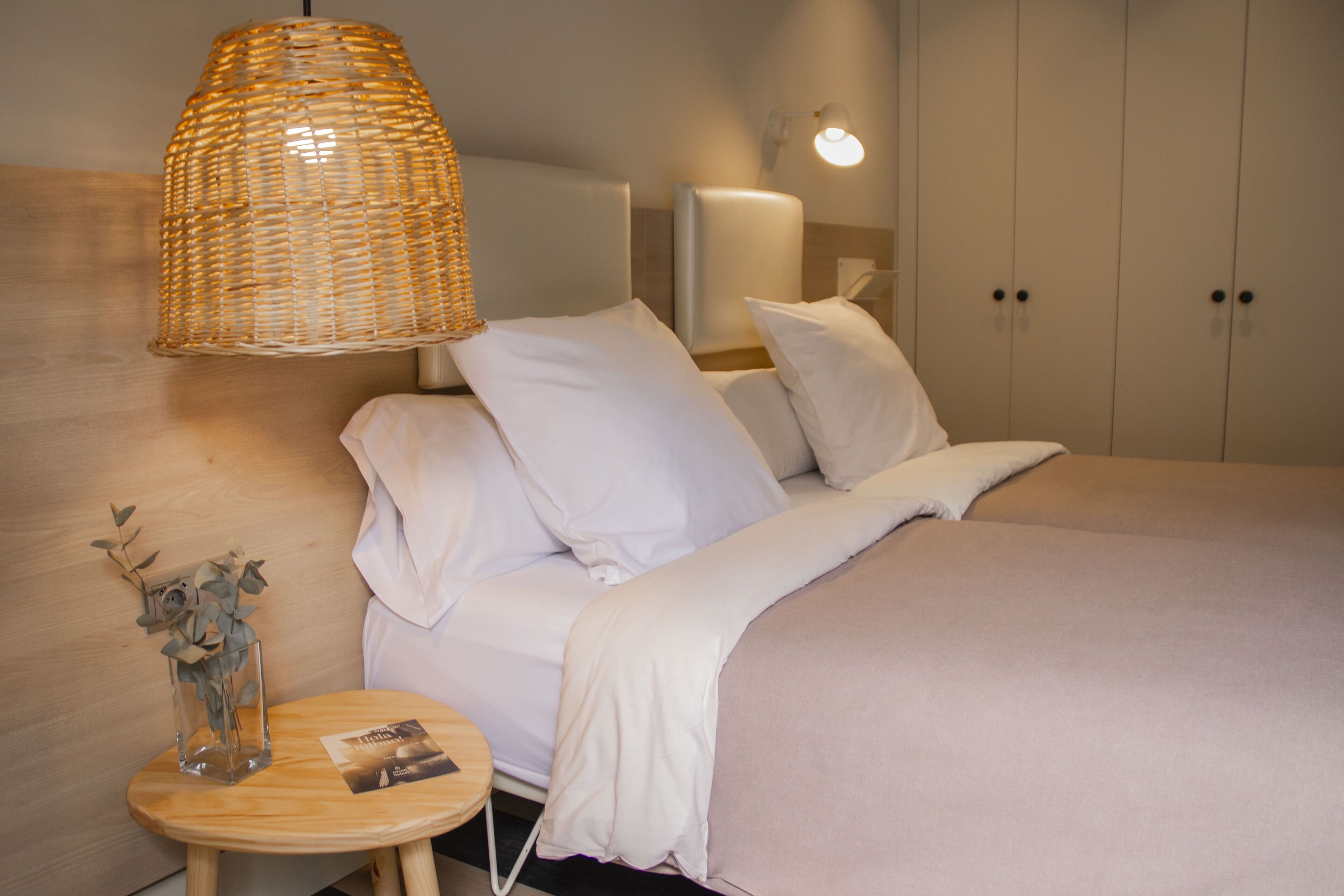 standard room | desk, soundproofing, free wifi, bed sheets