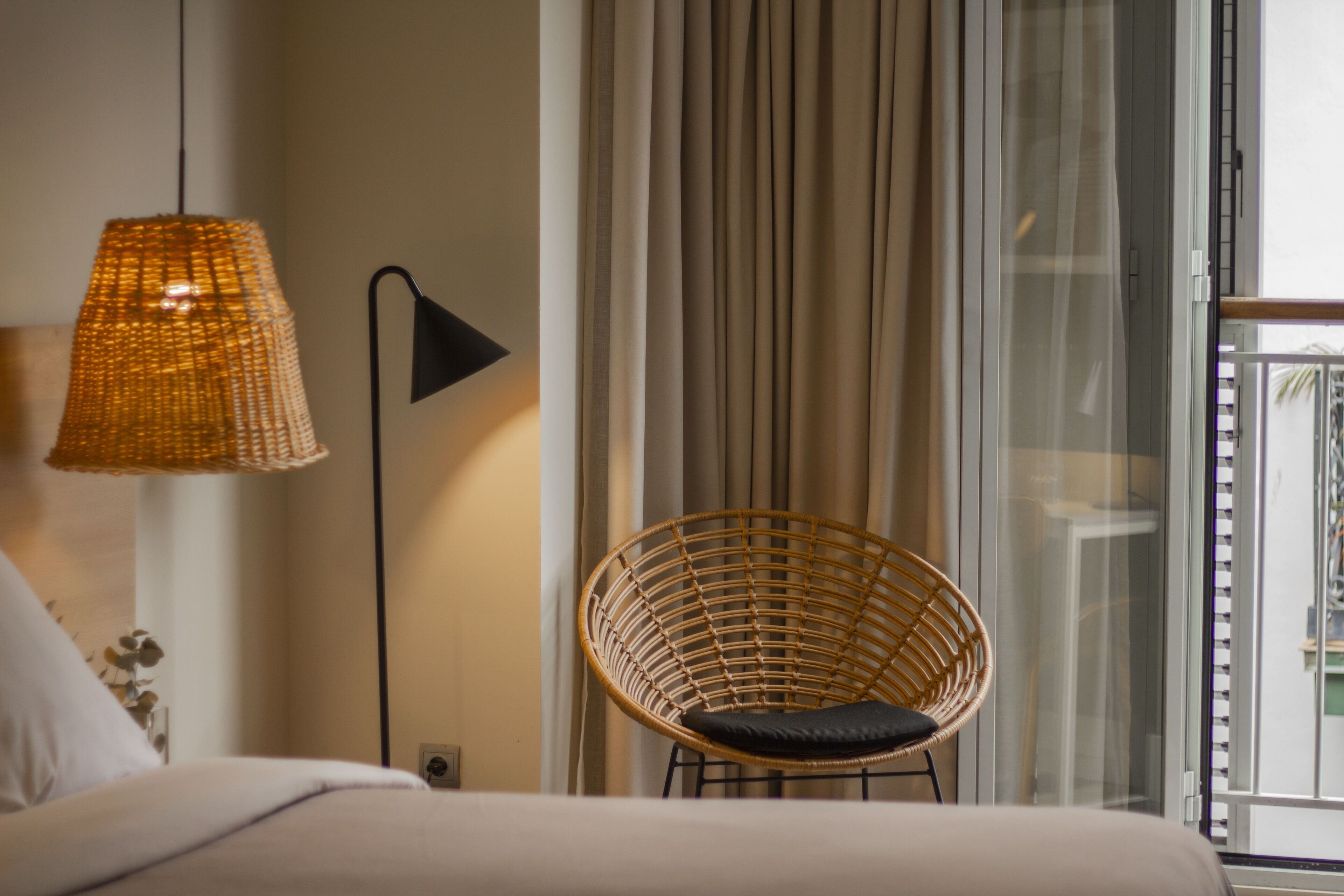 superior room | desk, soundproofing, free wifi, bed sheets