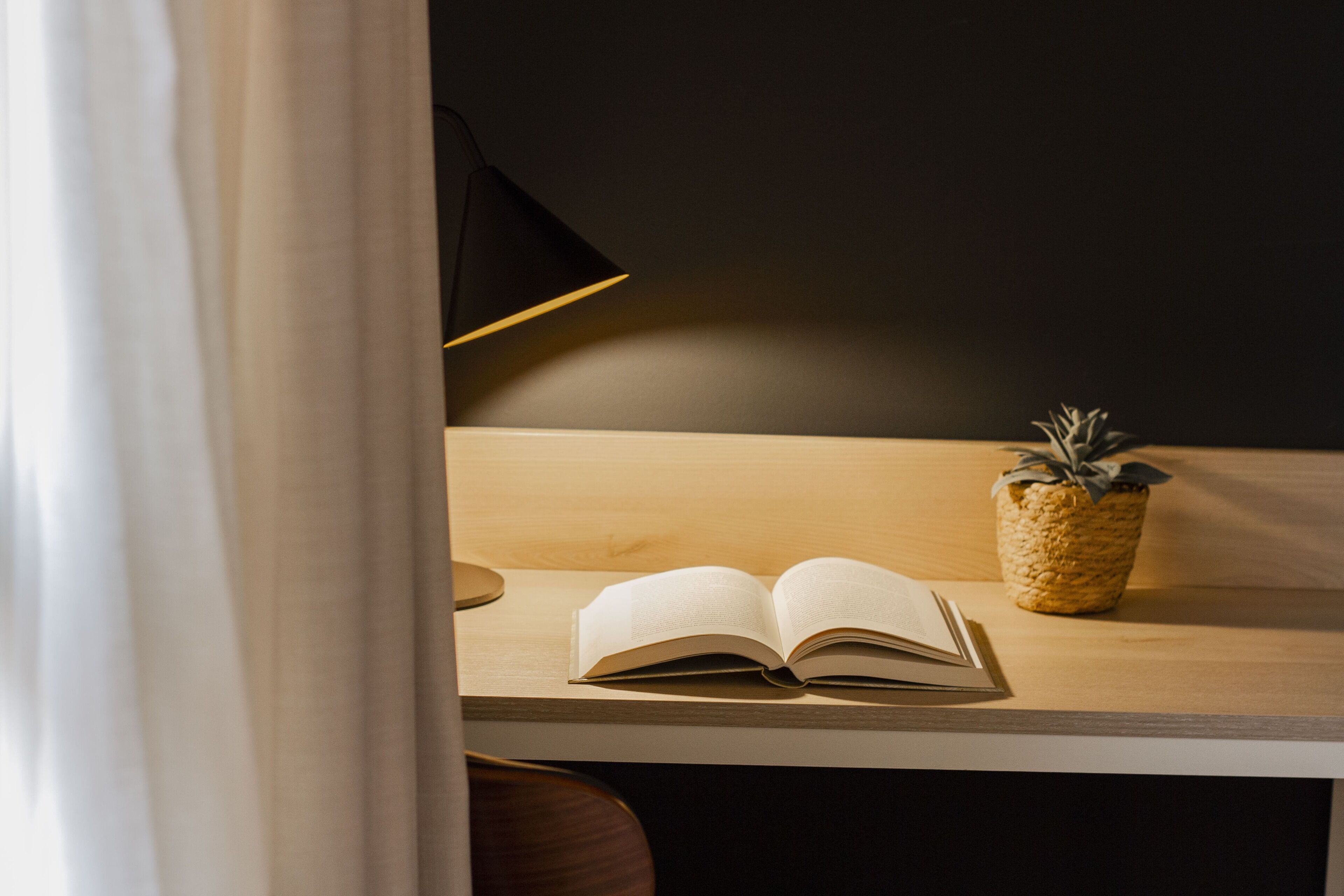 desk, soundproofing, free wifi, bed sheets