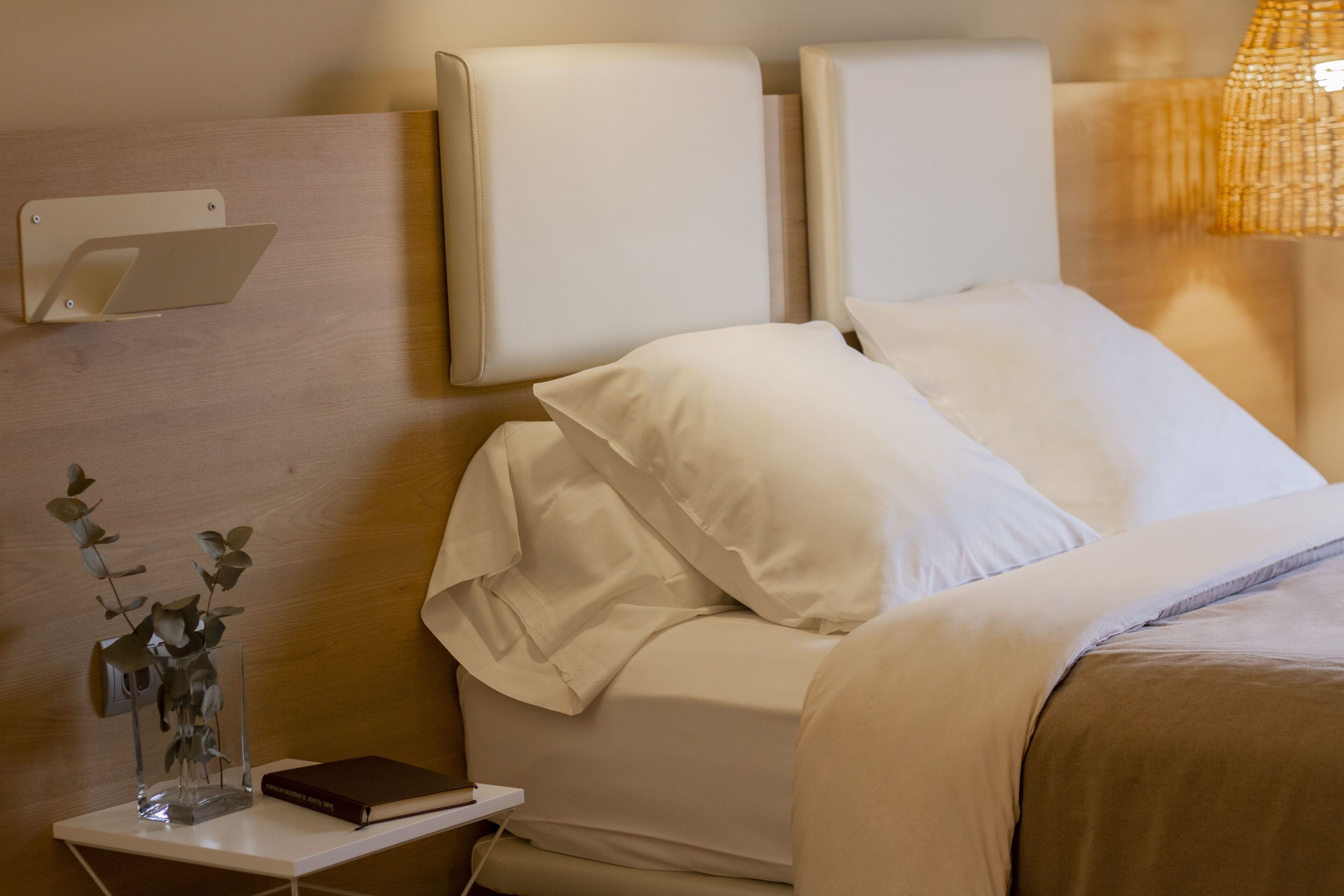 desk, soundproofing, free wifi, bed sheets