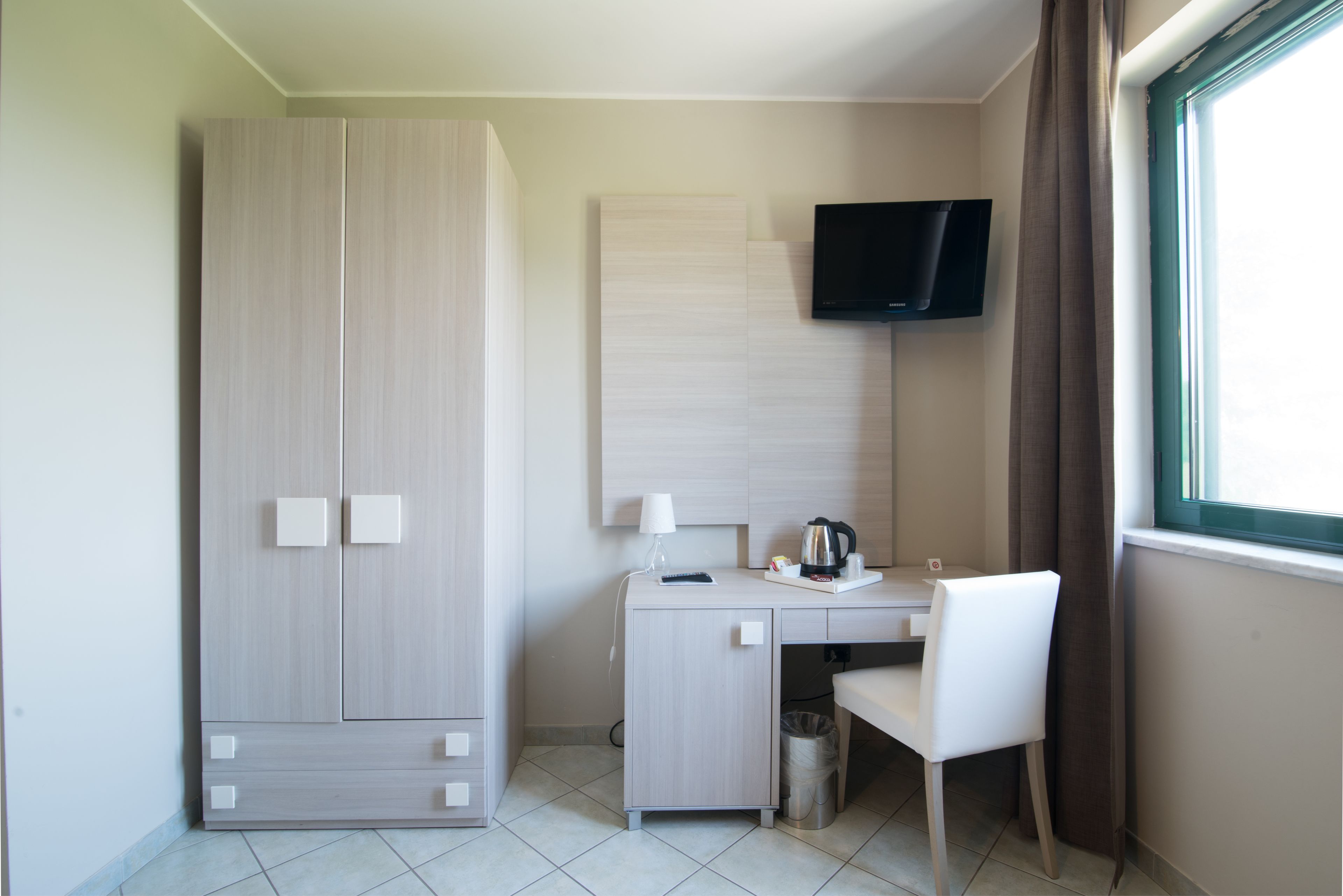 double room | hypo-allergenic bedding, down duvets, minibar, desk