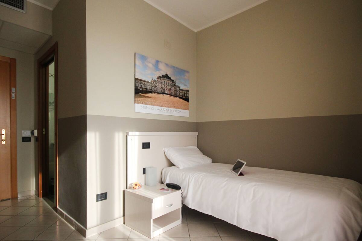 Ropa de cama hipoalergénica, cubrecamas, minibar y escritorio 