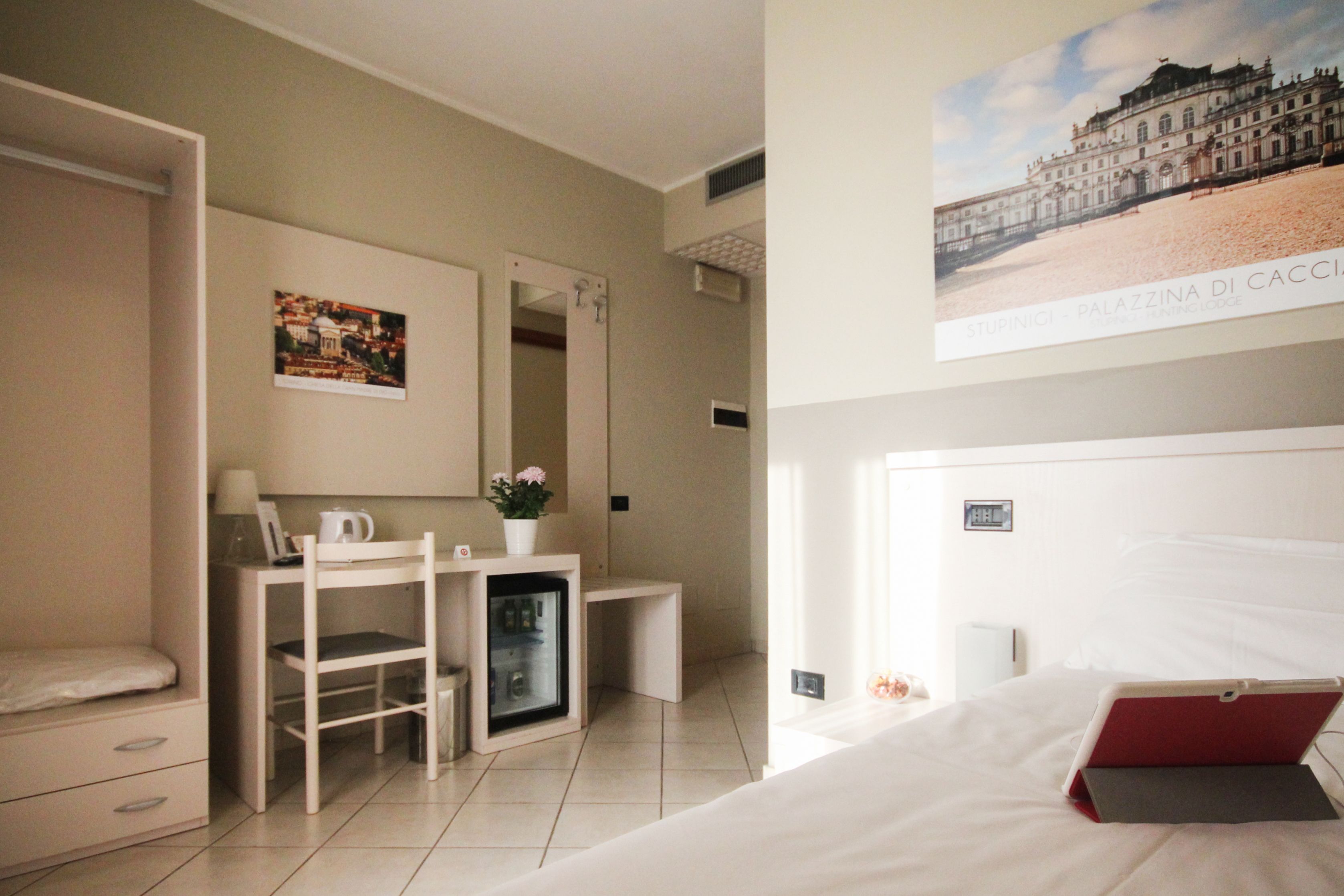 single room | hypo-allergenic bedding, down duvets, minibar, desk