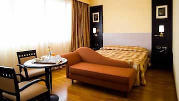 Superior Double Room | Minibar, in-room safe, desk, blackout drapes