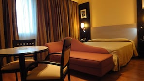 Superior Double Room | Minibar, in-room safe, desk, blackout drapes