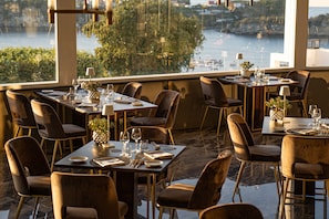 2 restaurants; breakfast, lunch and dinner served  - Cala Moresca Hotel (Bacoli)