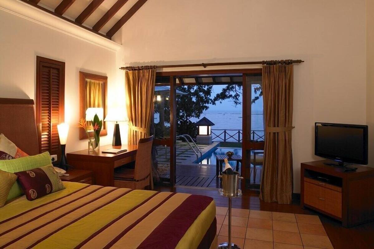 Presidential, Pool View | Egyptian cotton sheets, premium bedding, Select Comfort beds, minibar