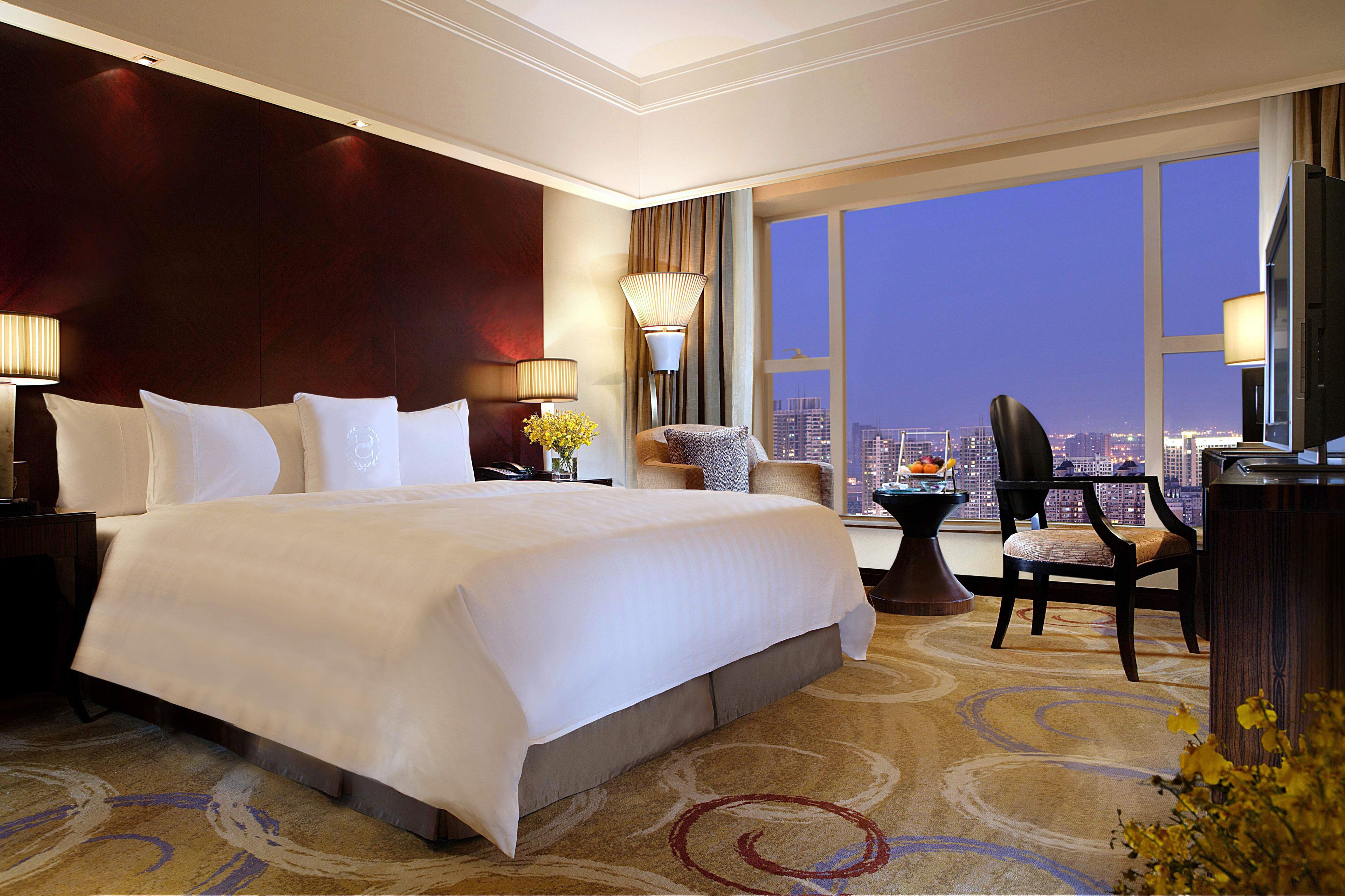 minibar, in-room safe, desk, laptop workspace