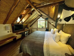 Deluxe Suite, 1 King Bed, Bathtub, Mountain View | Premium bedding, down duvets, pillow-top beds, in-room safe - ARQUEOLOGO EXCLUSIVE SELECTION - Casa Peralta (Cusco)