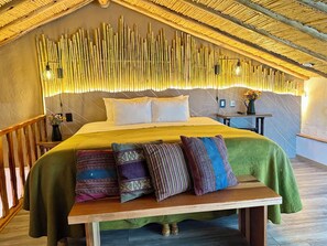 Design kamer, Meerdere bedden, uitzicht op de stad | Luxe beddengoed, donsdekens, pillowtop-bedden, een kluis op de kamer