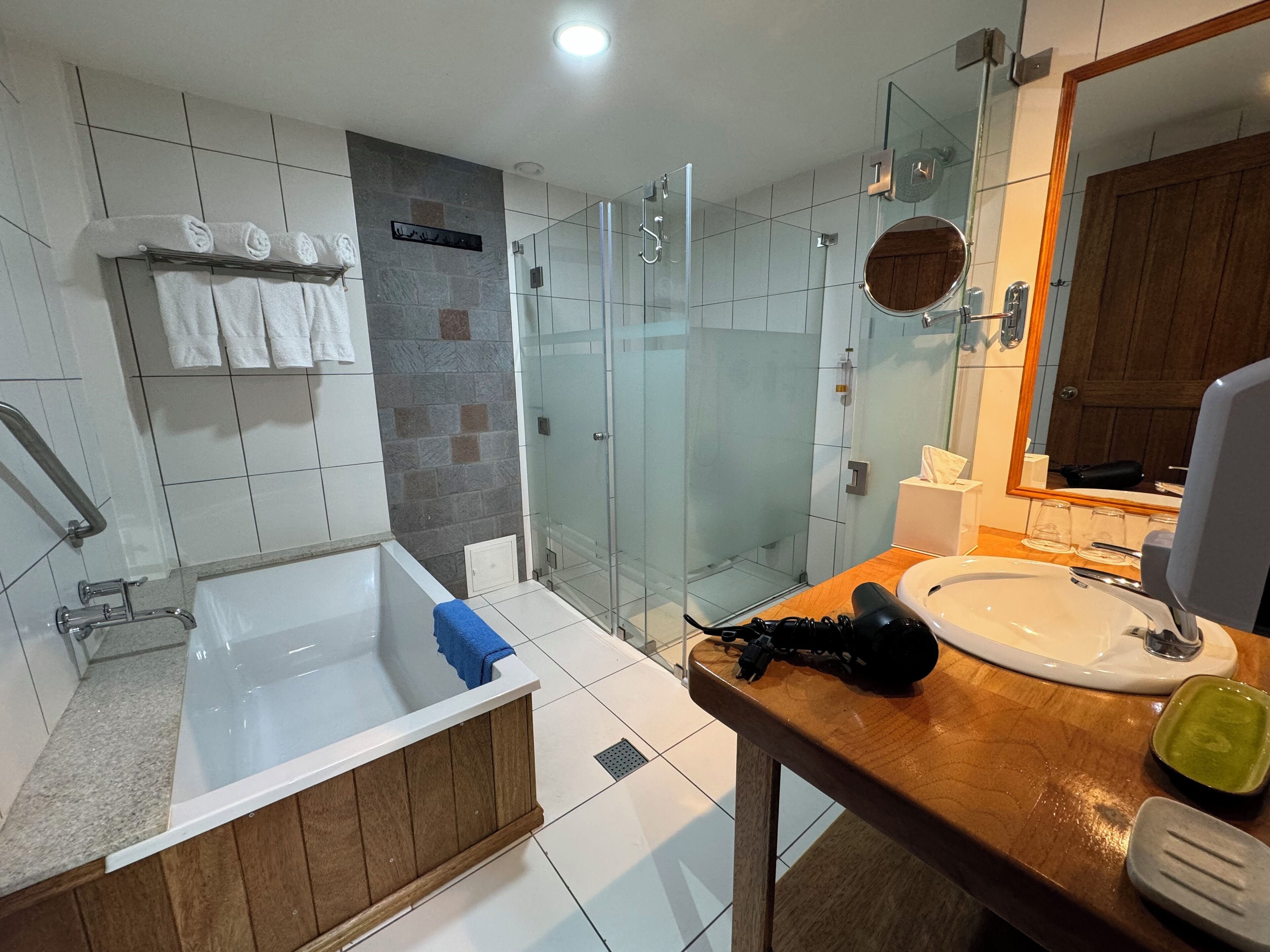 family suite, multiple beds, bathtub | bathroom | shower, rainfall showerhead, hair dryer, bidet