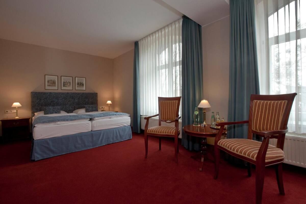 egyptian cotton sheets, premium bedding, pillow-top beds, in-room safe