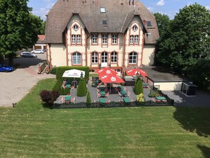 المنطقة المحيطة بالمنشأة