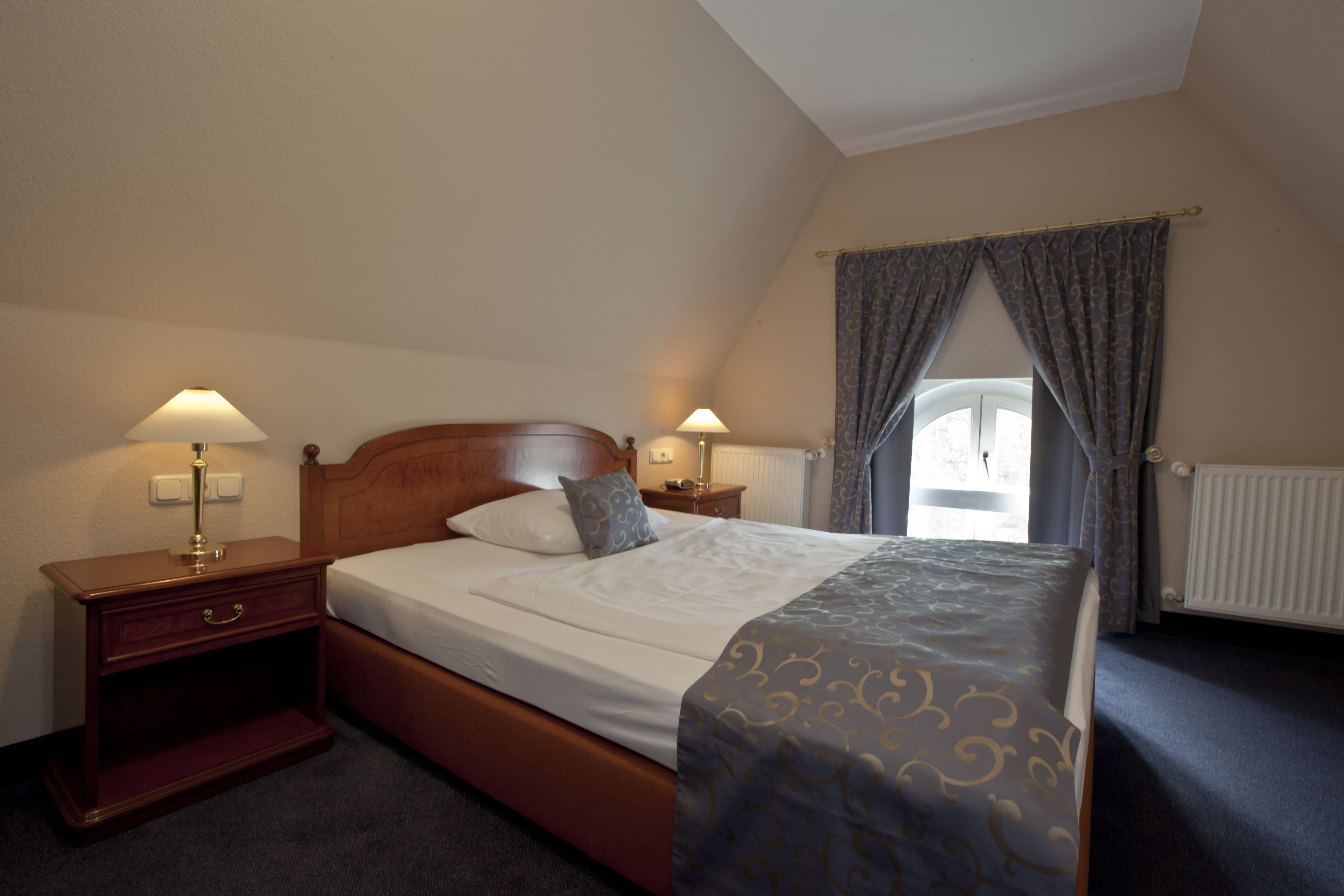 economy double room single use | egyptian cotton sheets, premium bedding, pillow-top beds, in-room safe