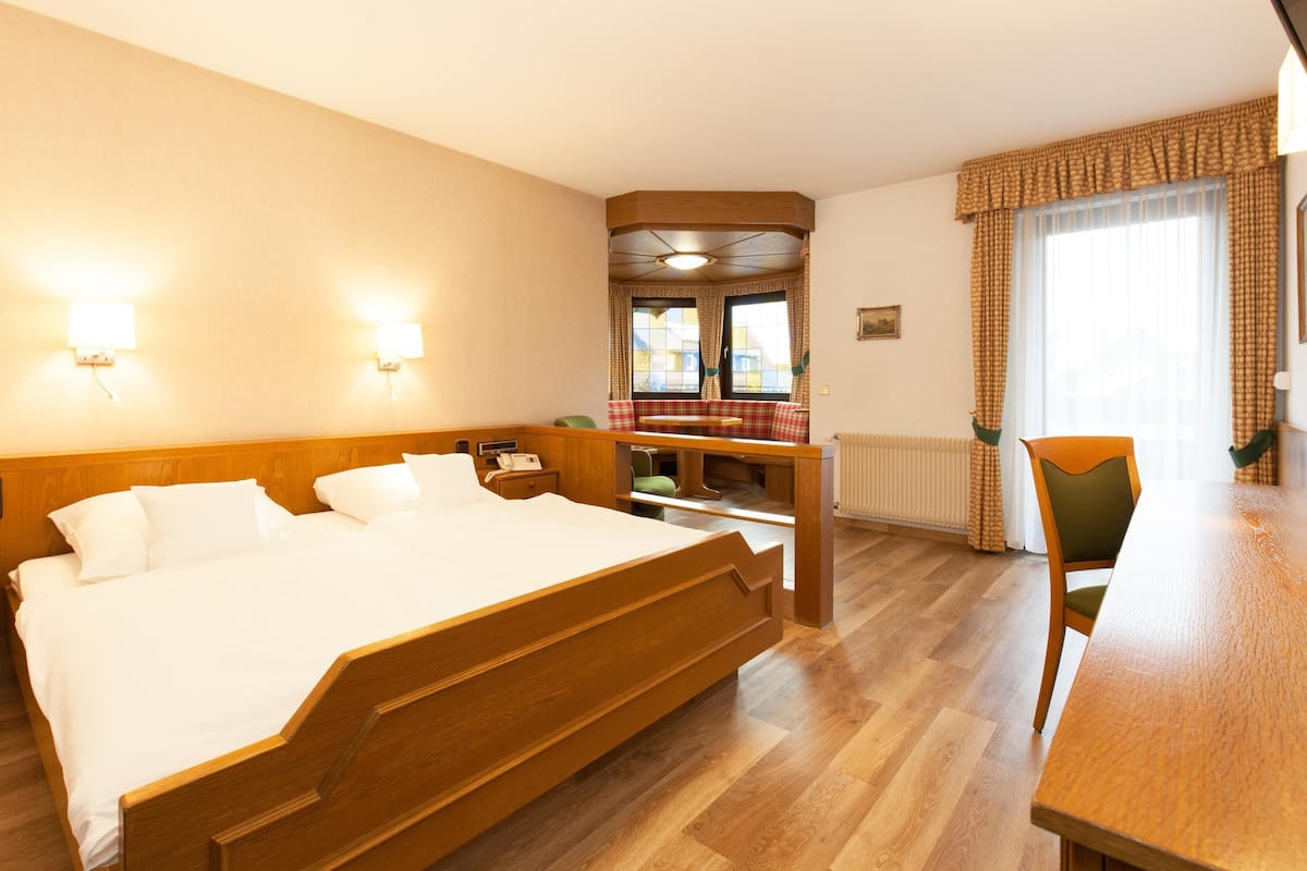 Comfort Plus Zimmer A mit Balkon | Hypo-allergenic bedding, down duvets, in-room safe