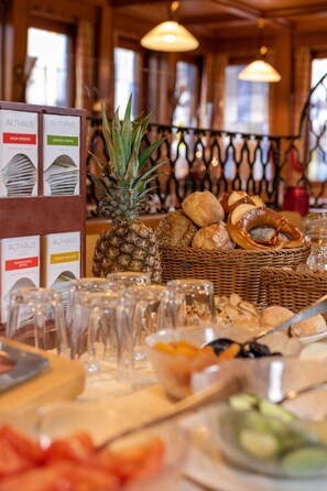 Breakfast buffet - Landgasthof Hotel Hirsch (Lossburg)