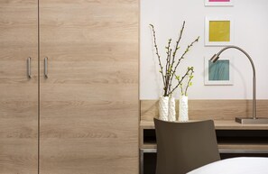 저자극성 침구, 셀렉트 컴포트 침대, 객실 내 금고, 책상