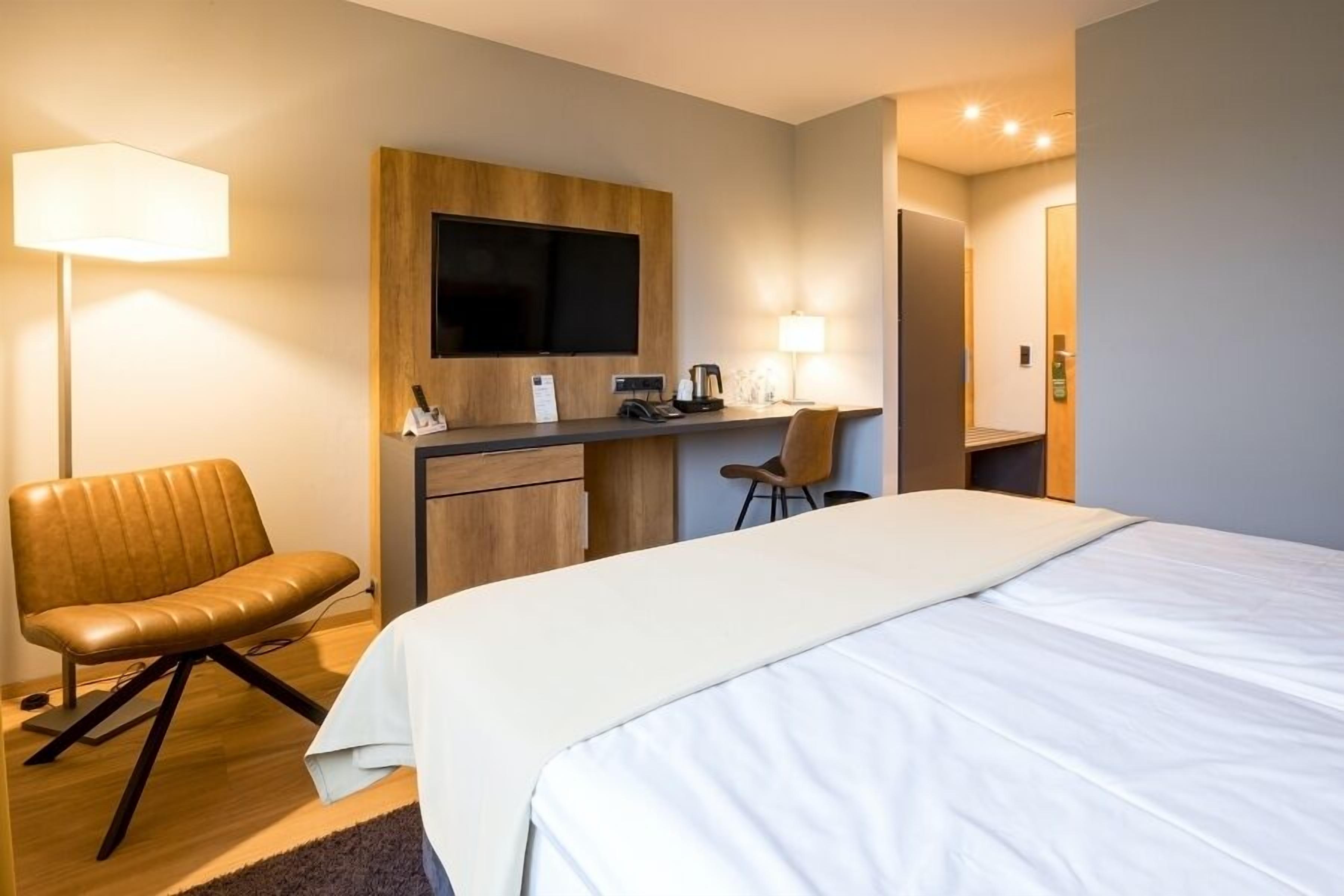 1 bedroom, hypo-allergenic bedding, minibar, in-room safe