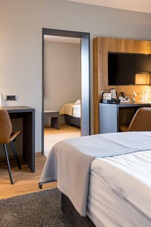 Literie hypoallergénique, minibar, coffres-forts dans les chambres