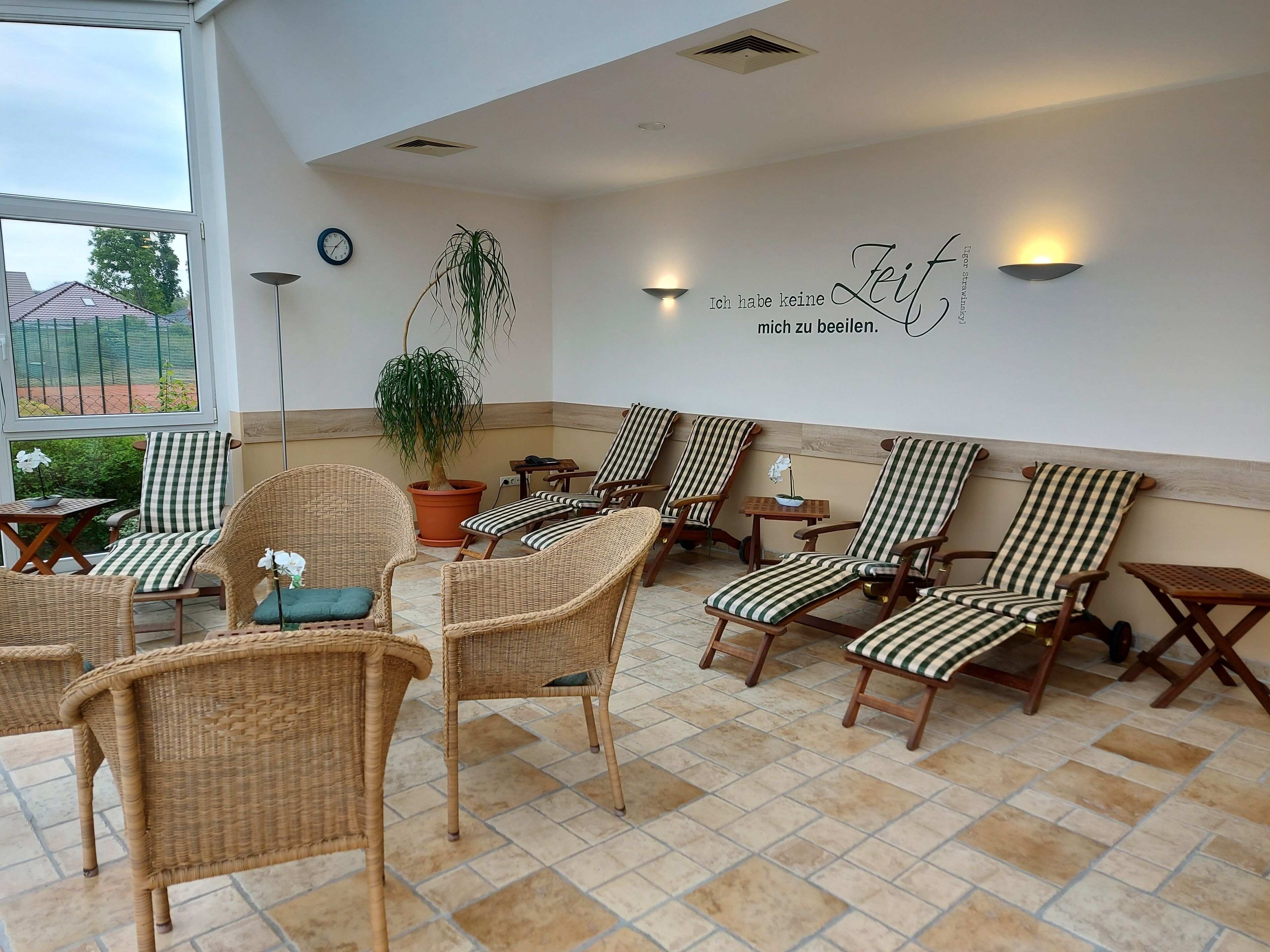 sauna, body treatments, hot stone massages, body wraps, body scrubs