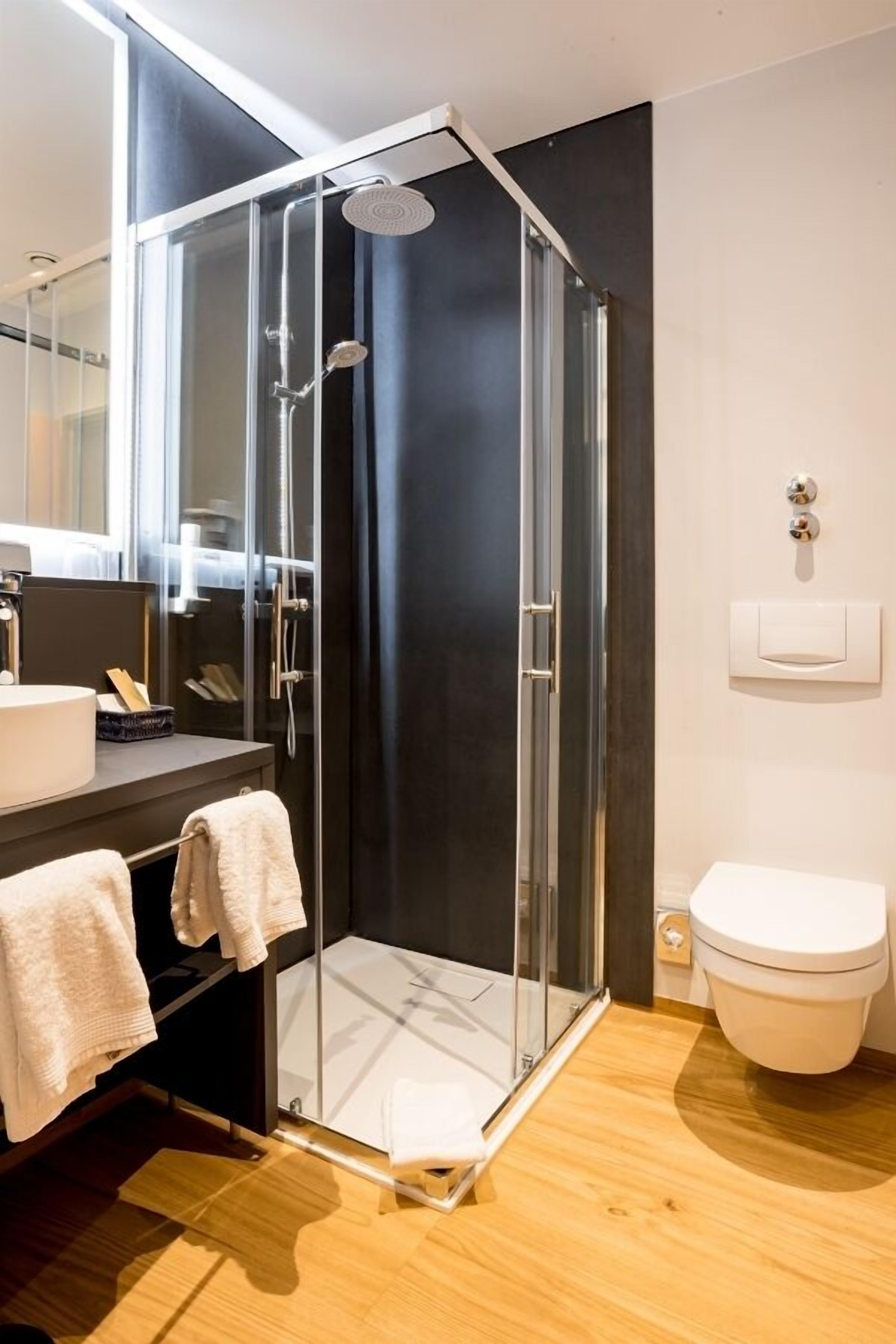 1 bedroom, hypo-allergenic bedding, minibar, in-room safe