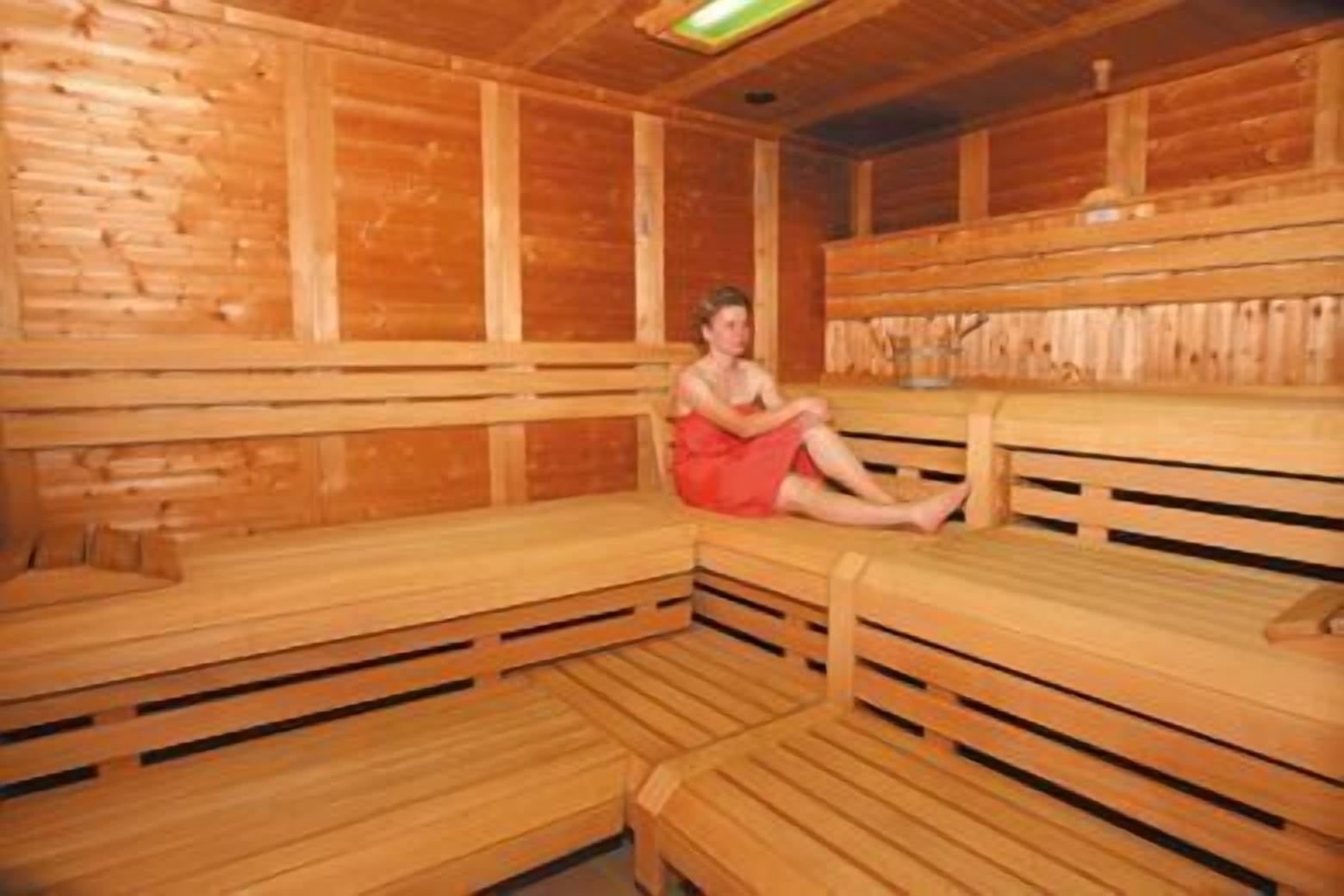 sauna, body treatments, hot stone massages, body wraps, body scrubs