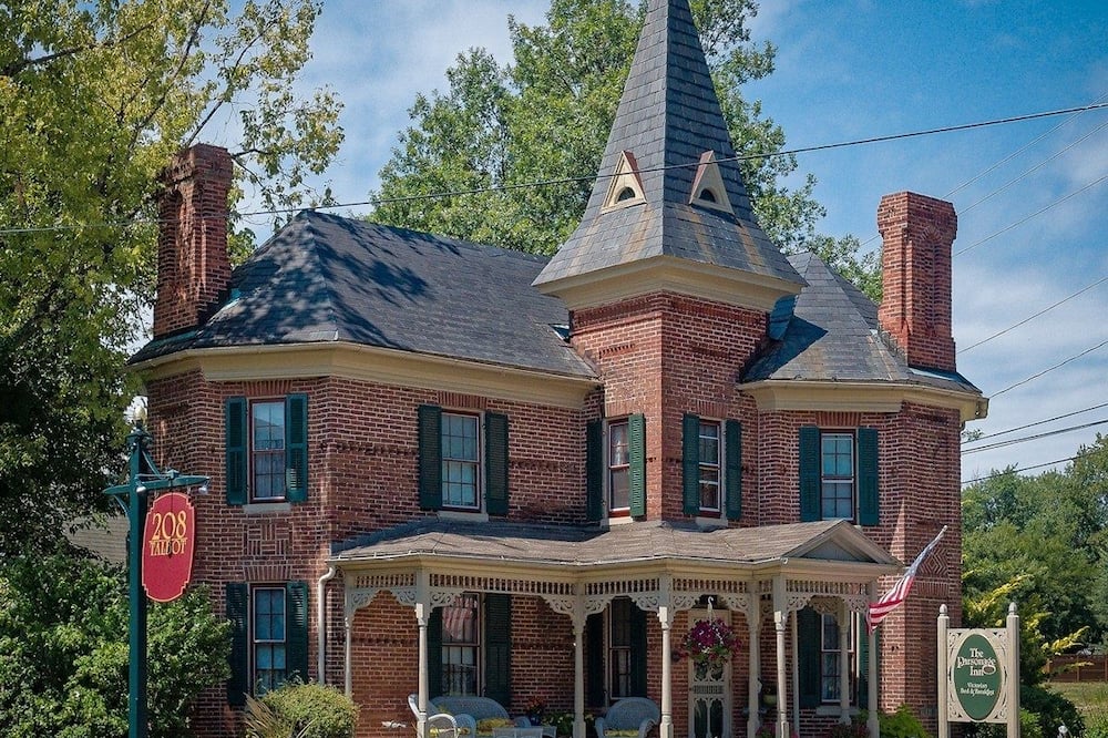 Parsonage Inn