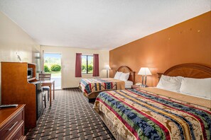 Standaard kamer | Een bureau, gratis wifi, beddengoed, een wekker