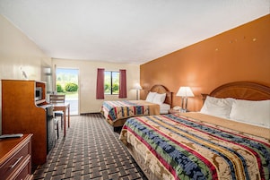 Escritorio, wifi gratis, ropa de cama y despertador