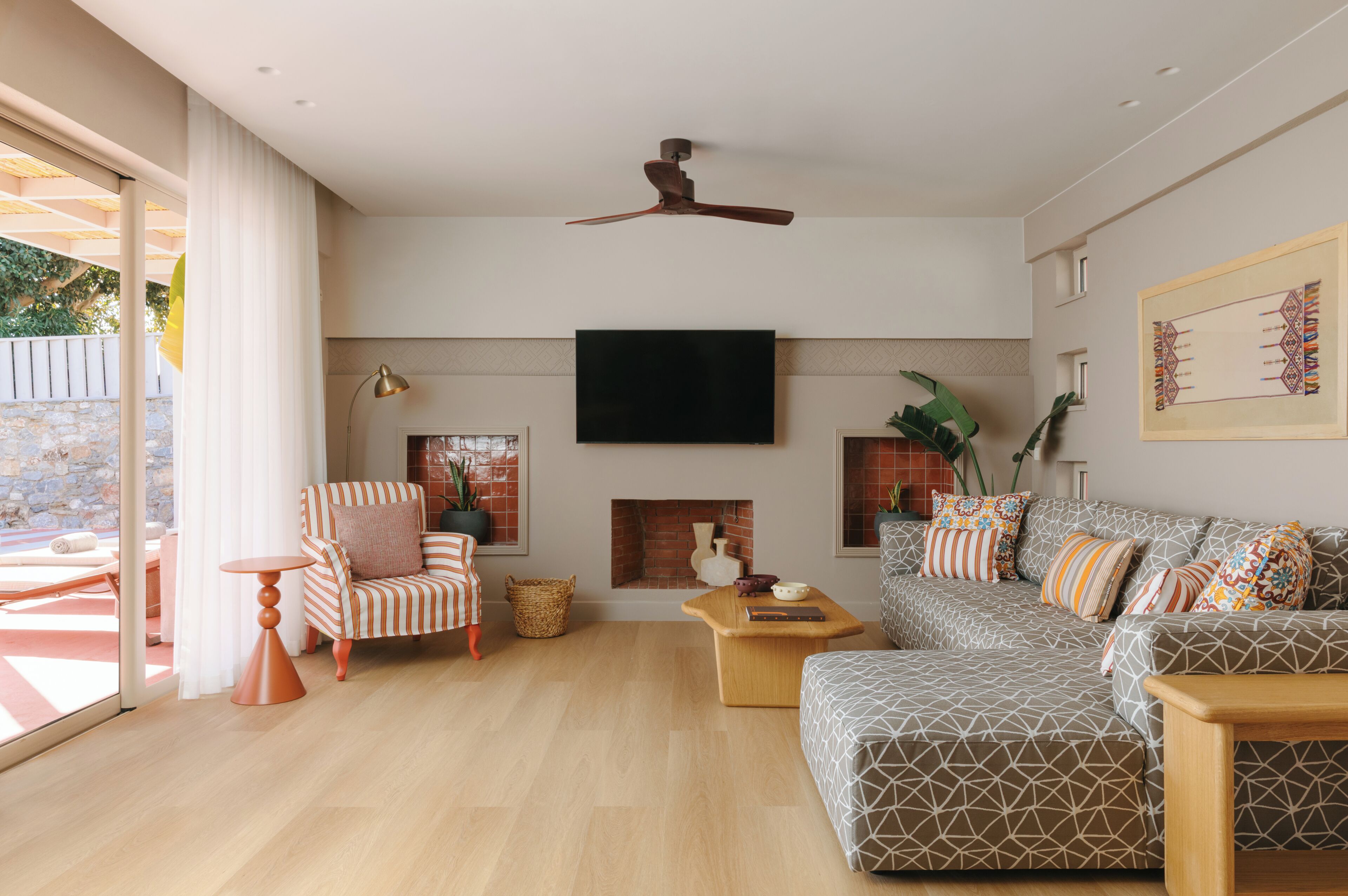 Plasma TV, fireplace