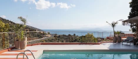 Three Bedroom House | Terrace/patio